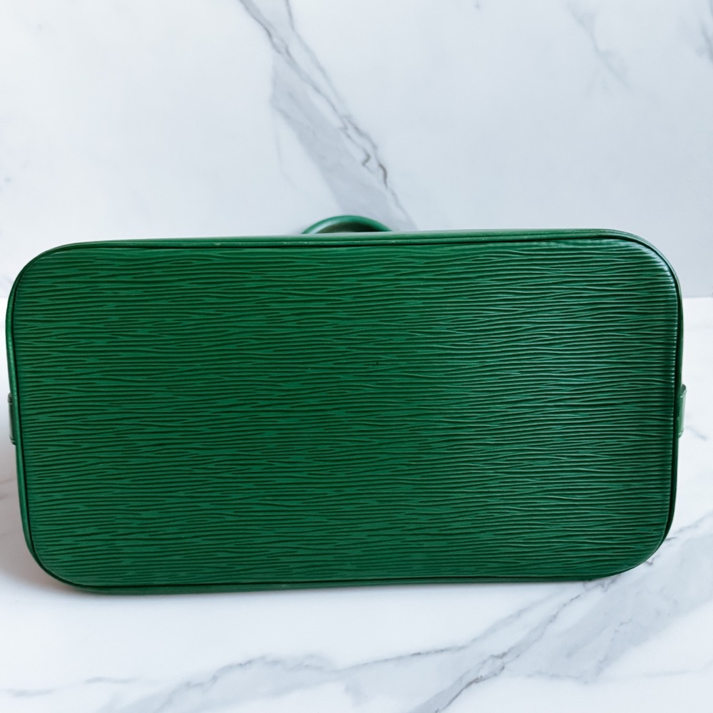Sale!! Louis Vuitton Green Epi Leather Alma 🍃 - Picture 12 of 15